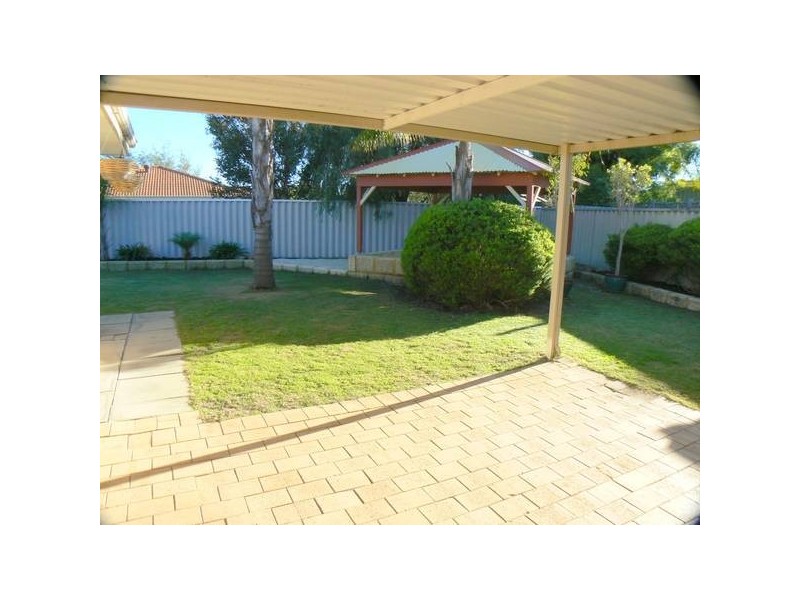 11 Jenniphur Court, Atwell WA 6164