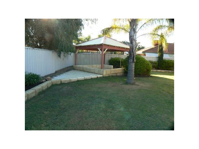 11 Jenniphur Court, Atwell WA 6164