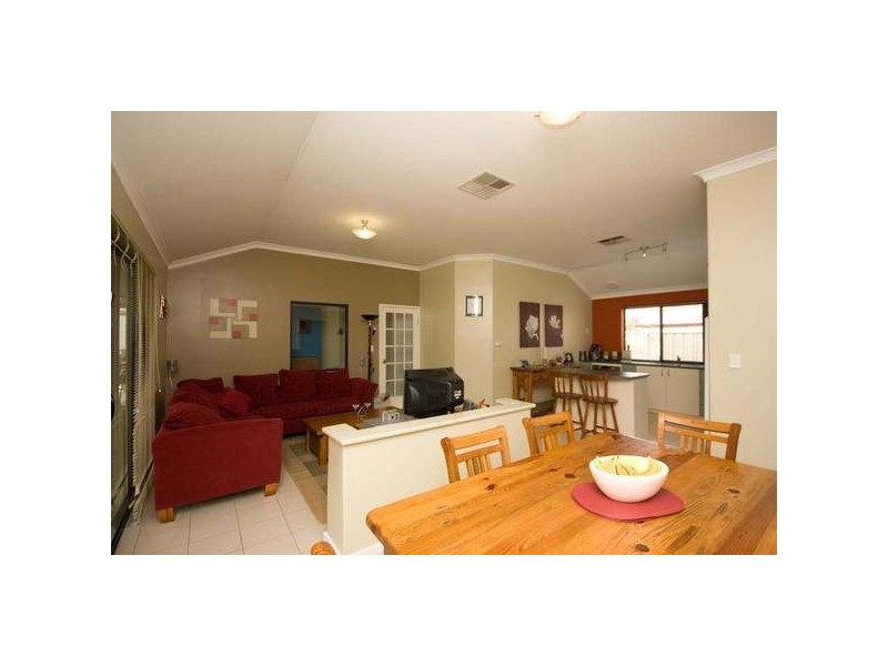 8 Auld Vista, Success WA 6164