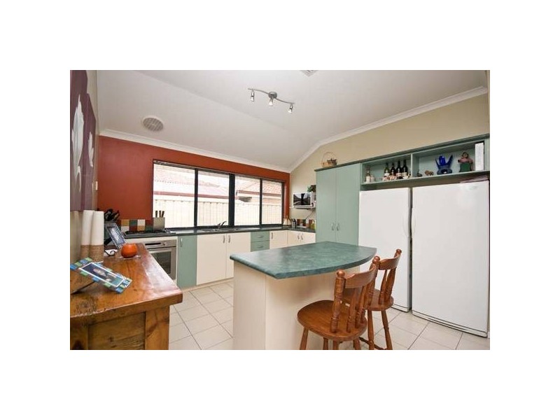 8 Auld Vista, Success WA 6164