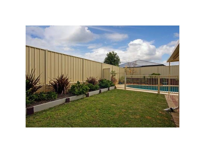 8 Auld Vista, Success WA 6164