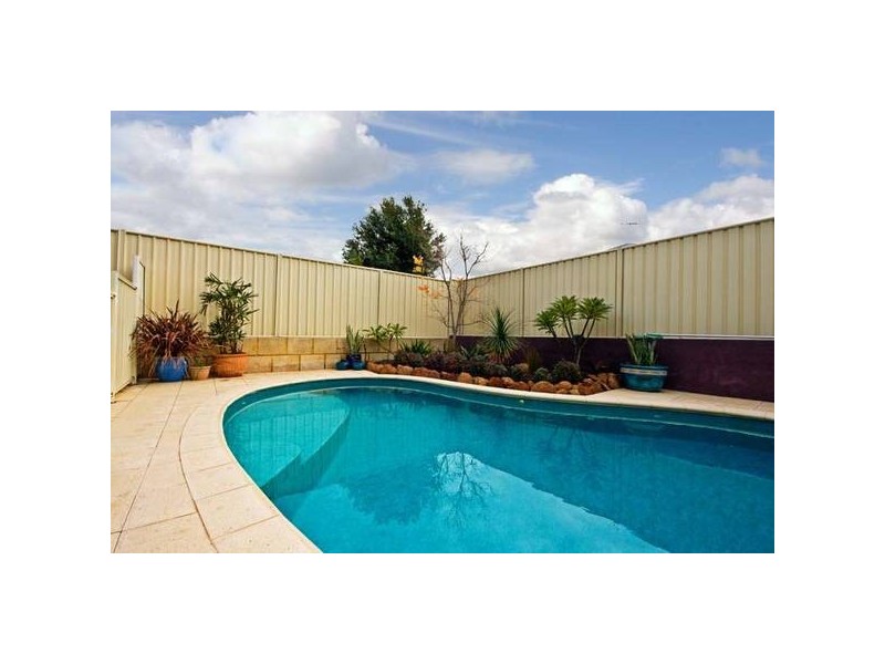 8 Auld Vista, Success WA 6164