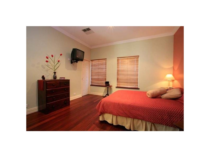 2 Sherbourne Corner, Success WA 6164