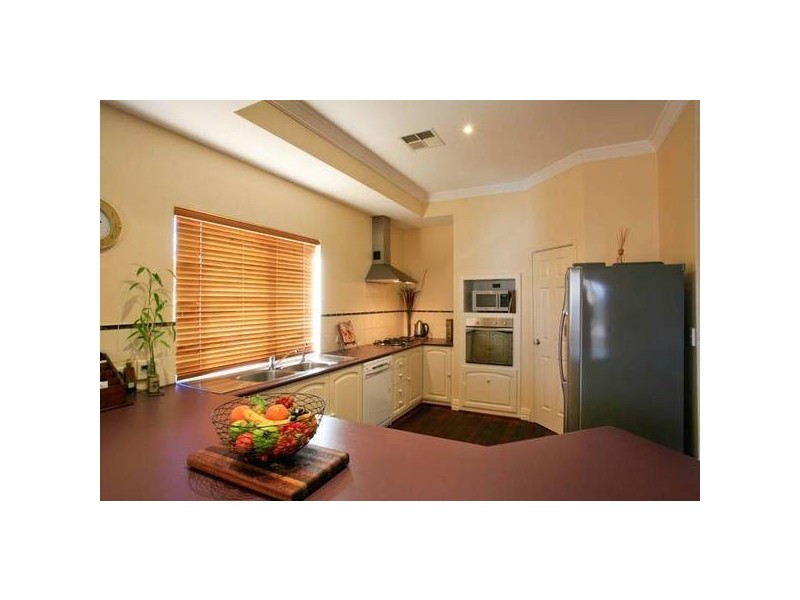 2 Sherbourne Corner, Success WA 6164