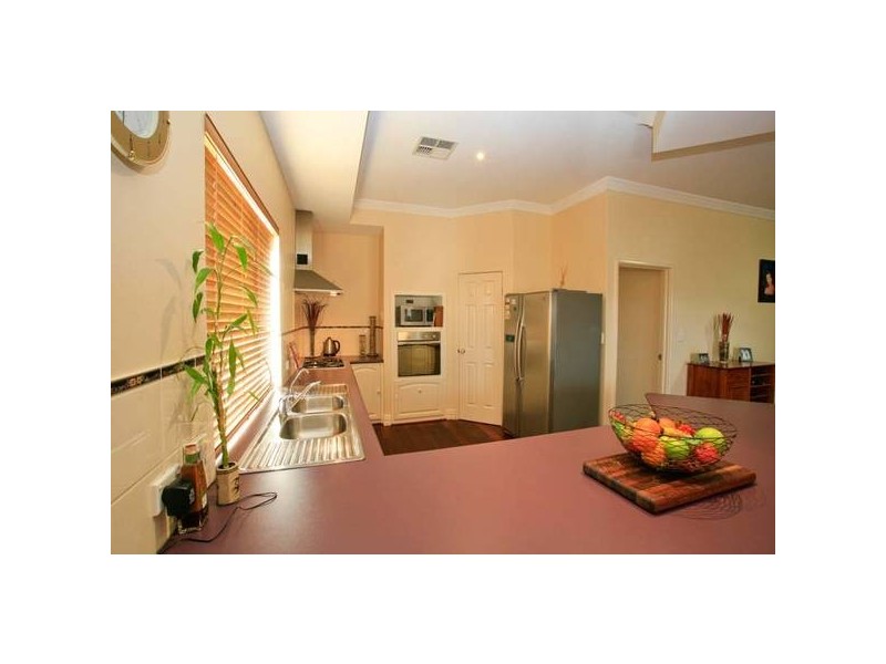 2 Sherbourne Corner, Success WA 6164