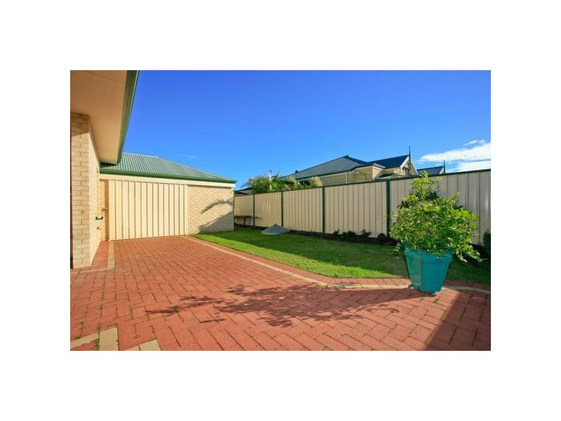 2 Sherbourne Corner, Success WA 6164