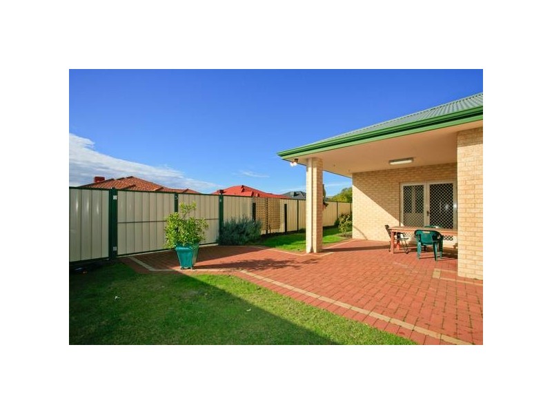 2 Sherbourne Corner, Success WA 6164