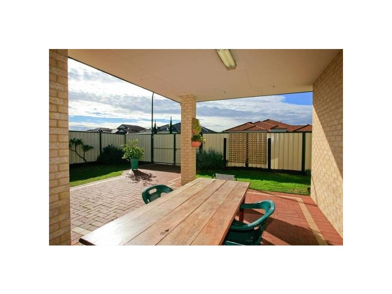 2 Sherbourne Corner, Success WA 6164