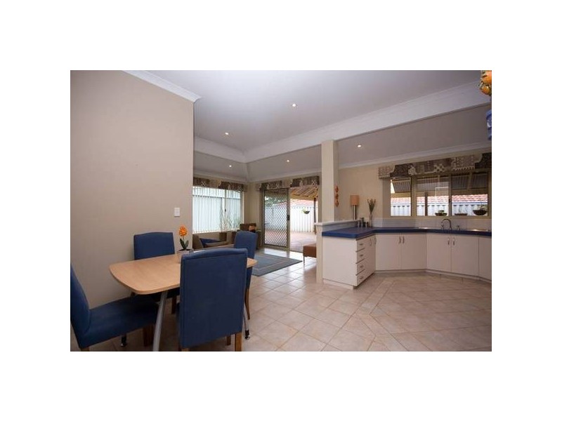 13 Derwent Crescent, Success WA 6164