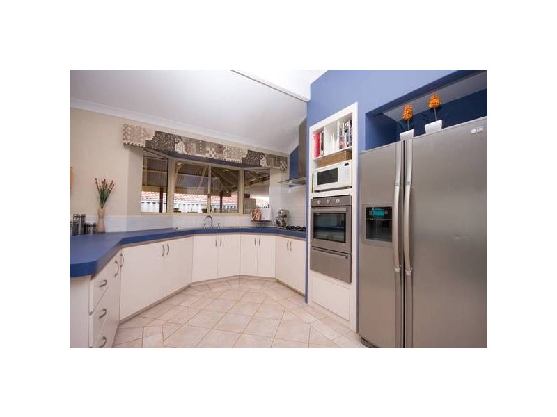 13 Derwent Crescent, Success WA 6164