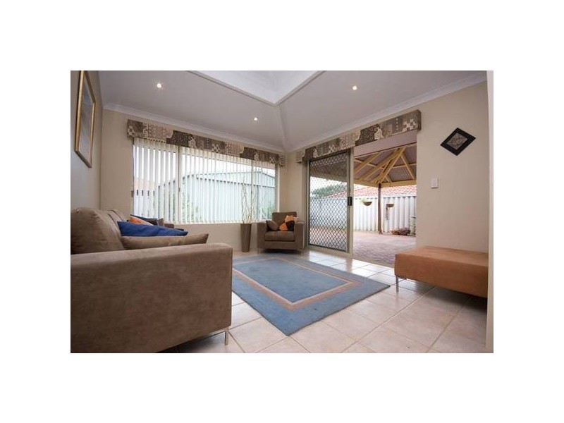 13 Derwent Crescent, Success WA 6164