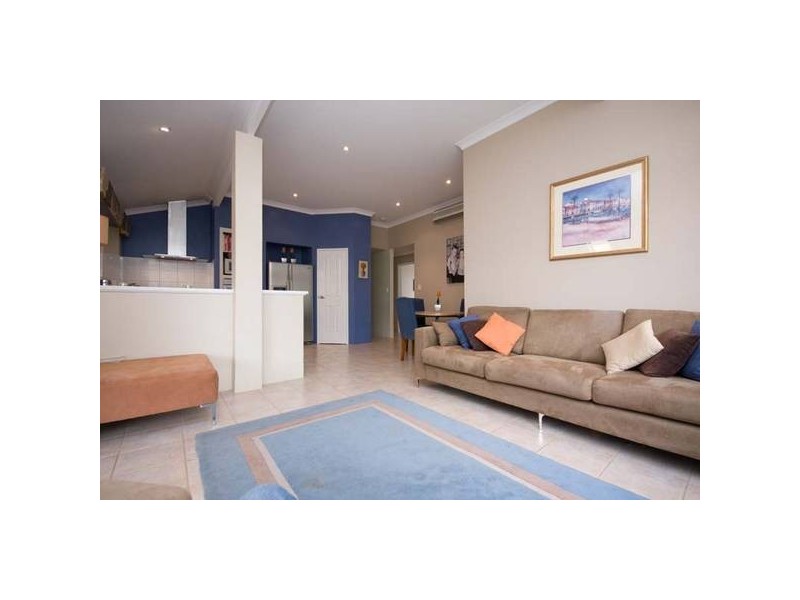 13 Derwent Crescent, Success WA 6164