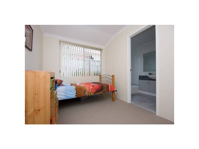 13 Derwent Crescent, Success WA 6164