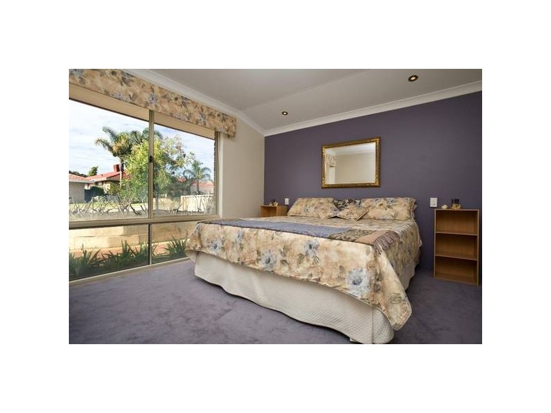 13 Derwent Crescent, Success WA 6164