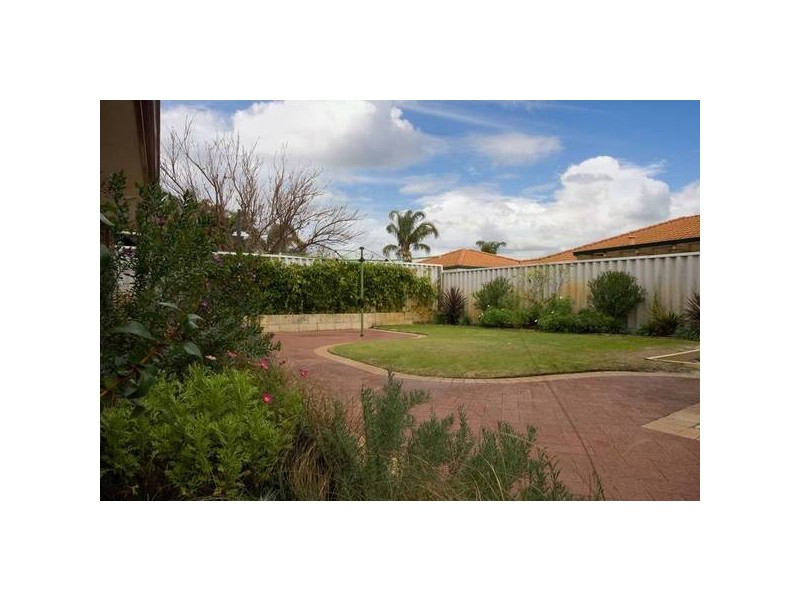 13 Derwent Crescent, Success WA 6164