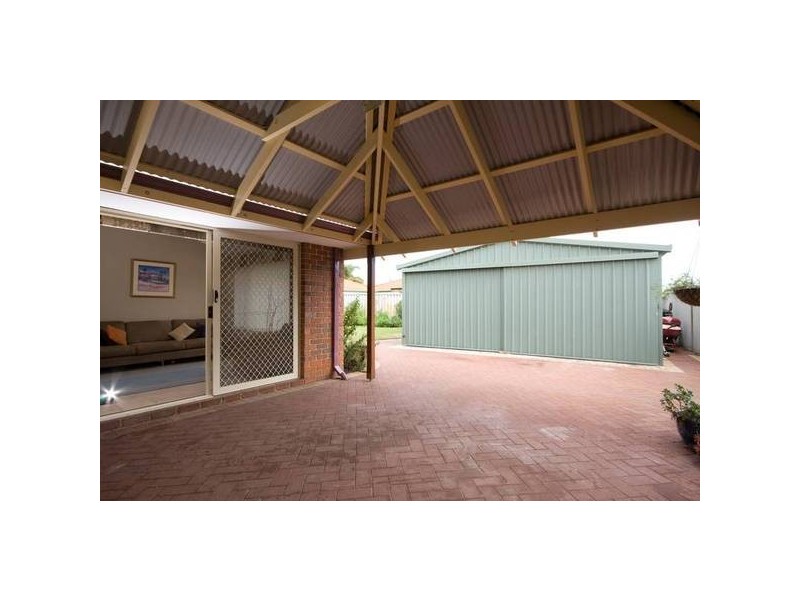 13 Derwent Crescent, Success WA 6164
