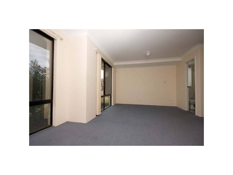 10 Breaden Pass, Success WA 6164