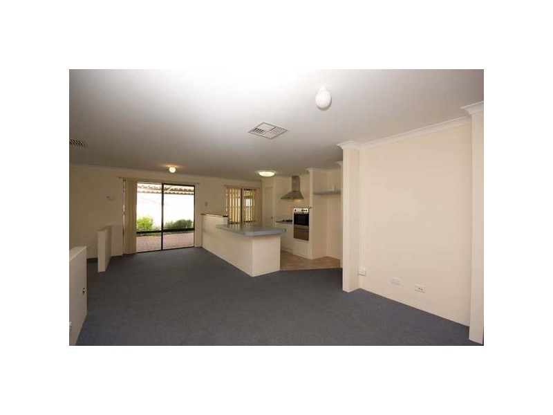 10 Breaden Pass, Success WA 6164