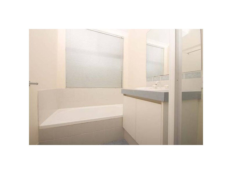 10 Breaden Pass, Success WA 6164