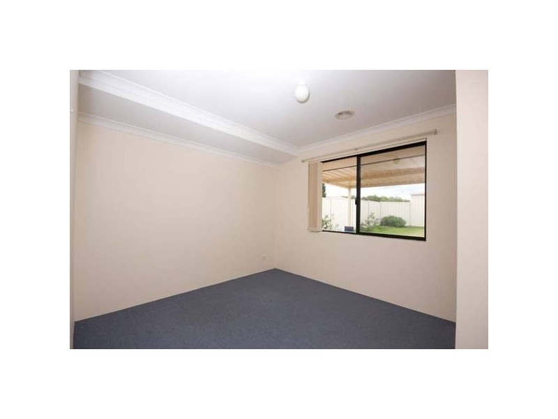 10 Breaden Pass, Success WA 6164