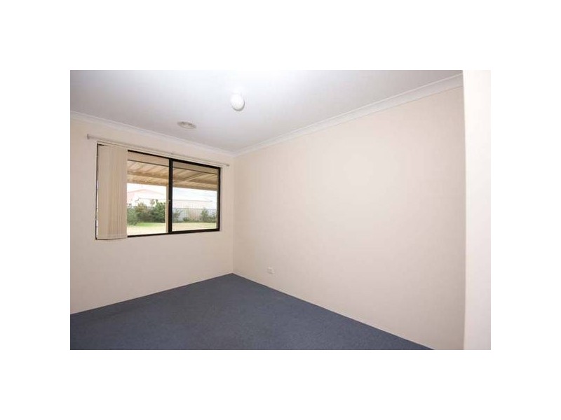 10 Breaden Pass, Success WA 6164