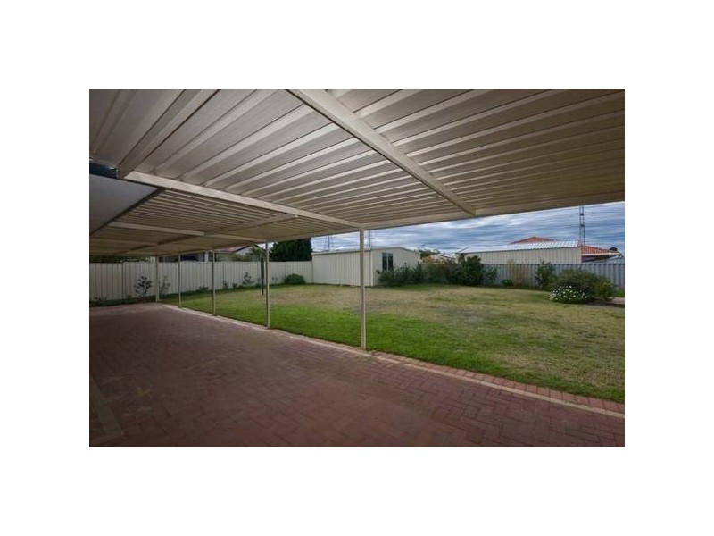 10 Breaden Pass, Success WA 6164