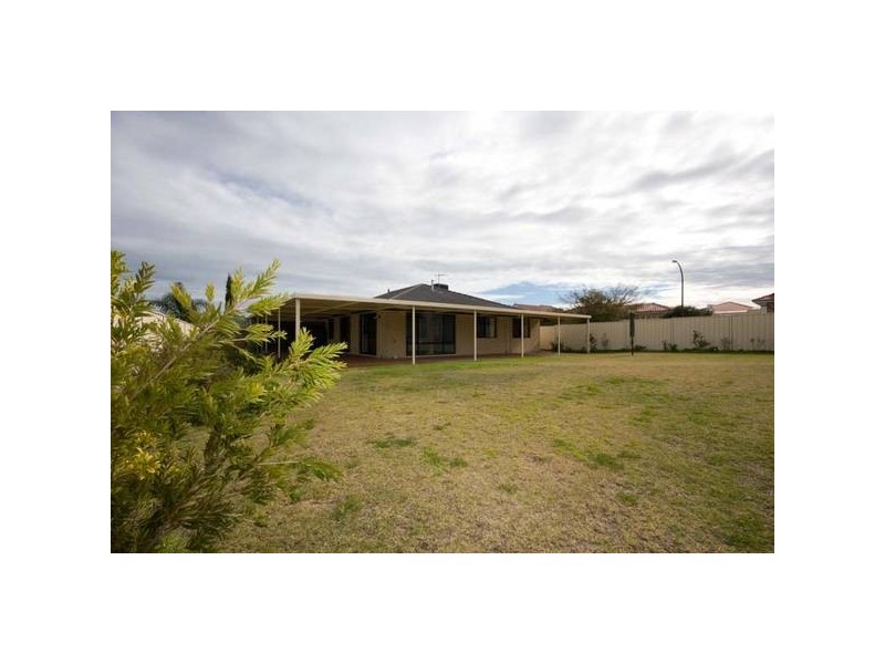 10 Breaden Pass, Success WA 6164