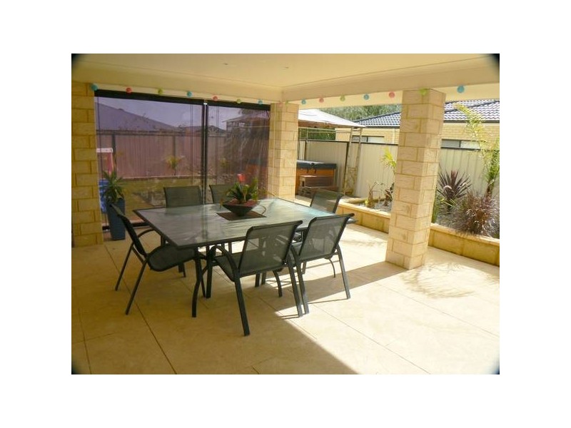 4 Sandleford Way, Hammond Park WA 6164