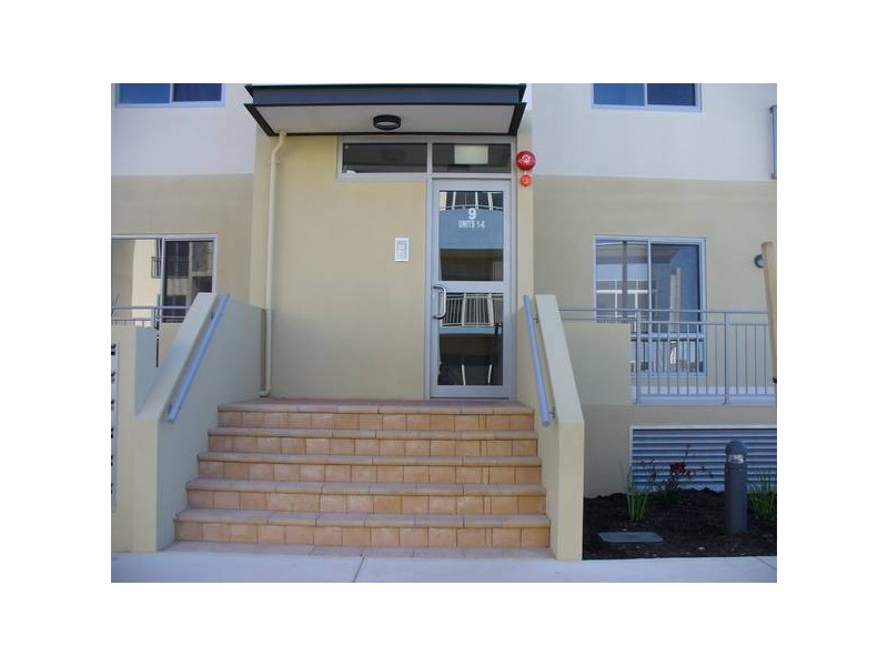 2/9 Ibera Way, Success WA 6164