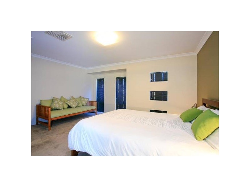 5 Mosman Loop, Success WA 6164