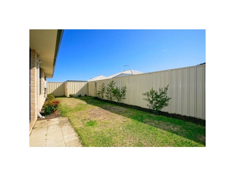 5 Mosman Loop, Success WA 6164