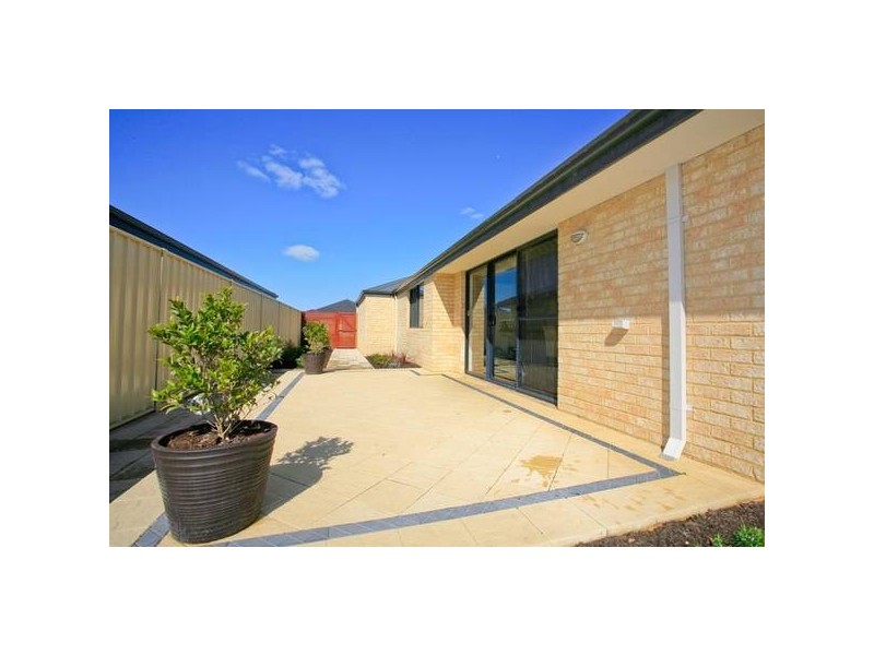 5 Mosman Loop, Success WA 6164