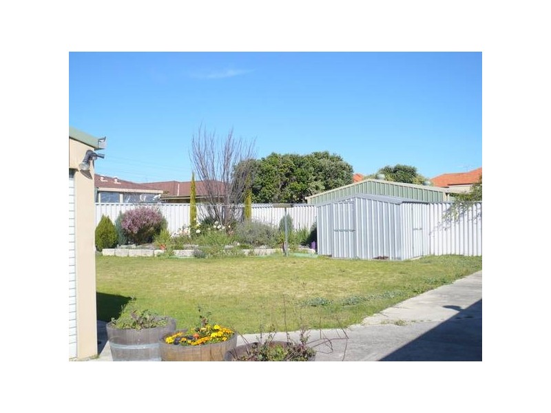 27 Labyrinth Way, South Lake WA 6164