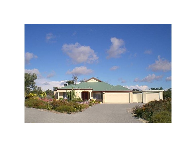 32 Scovell Crescent, Wandi WA 6167
