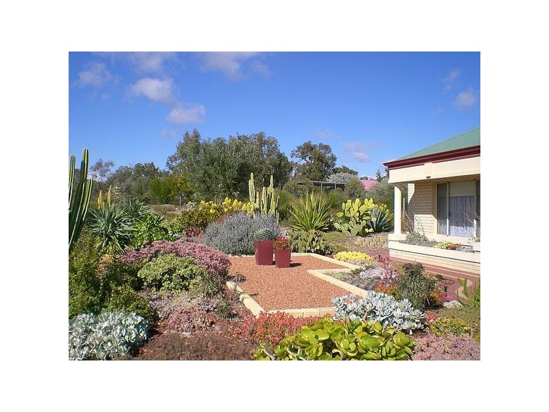 32 Scovell Crescent, Wandi WA 6167