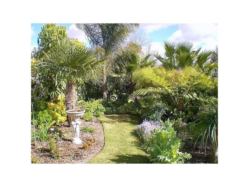 32 Scovell Crescent, Wandi WA 6167