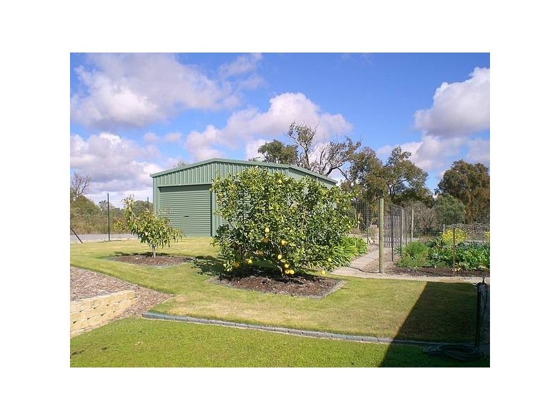 32 Scovell Crescent, Wandi WA 6167
