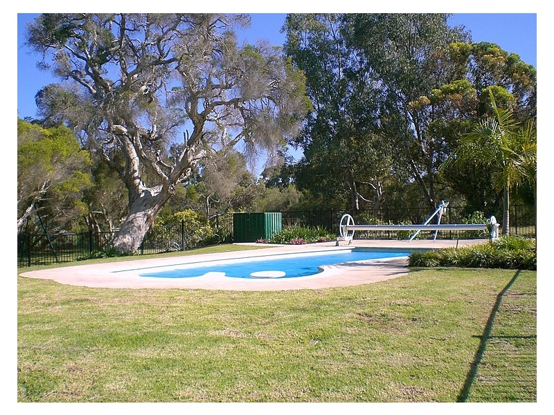 29 Brooks Place, Wandi WA 6167