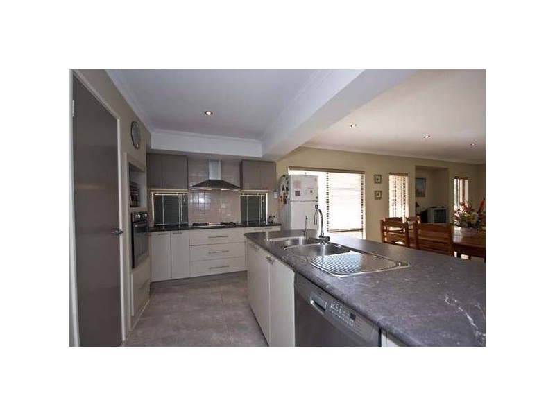 25 Murrumbidgee Drive, Hammond Park WA 6164