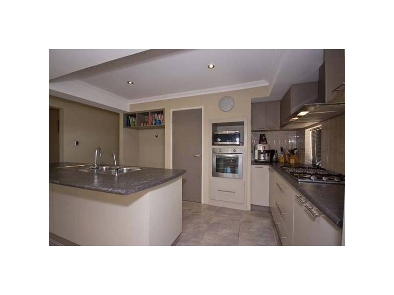 25 Murrumbidgee Drive, Hammond Park WA 6164