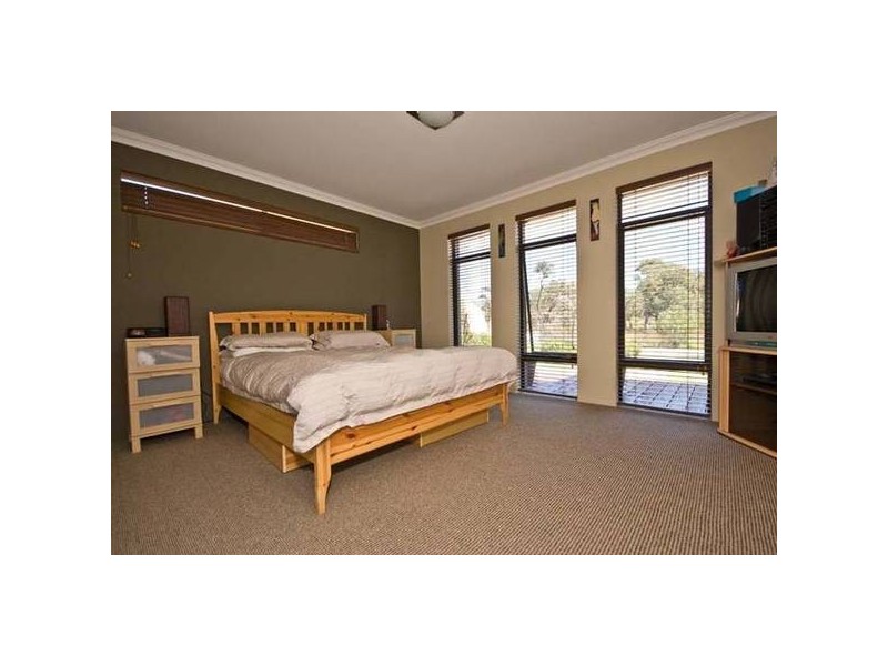 25 Murrumbidgee Drive, Hammond Park WA 6164