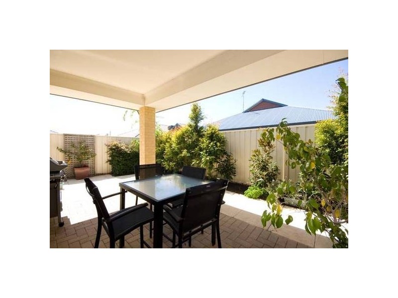 25 Murrumbidgee Drive, Hammond Park WA 6164