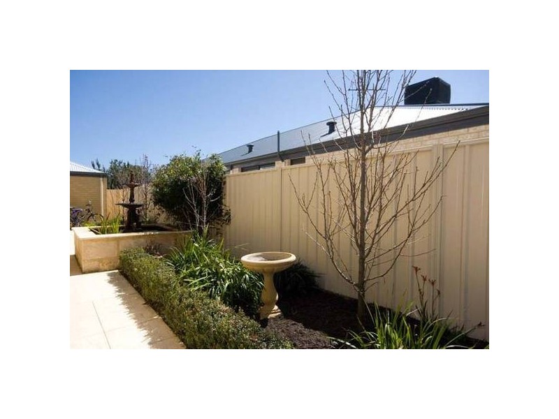 25 Murrumbidgee Drive, Hammond Park WA 6164