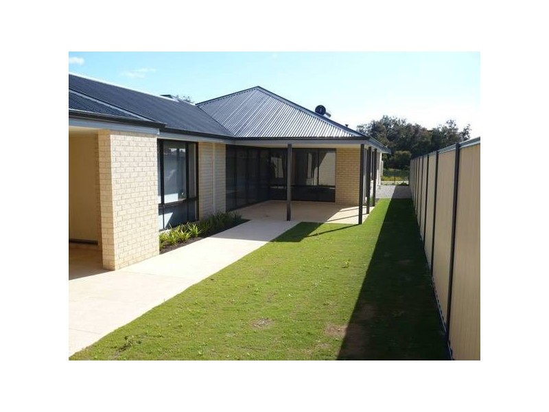3 Oak Ridge Meander, Success WA 6164