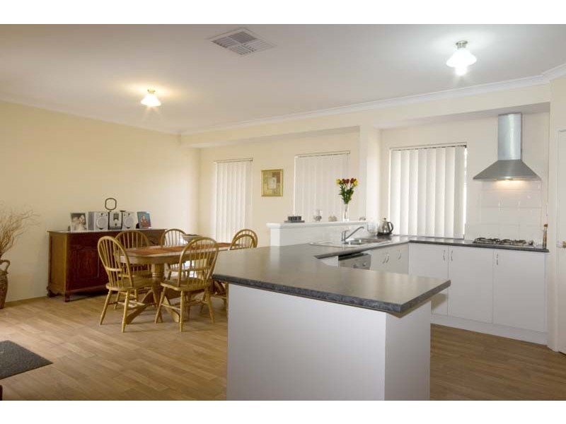 17 Lagrange Street, Success WA 6164