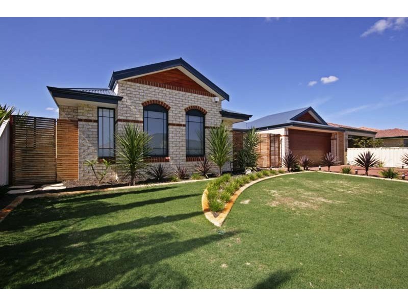 21 Plumwood Avenue, Hammond Park WA 6164