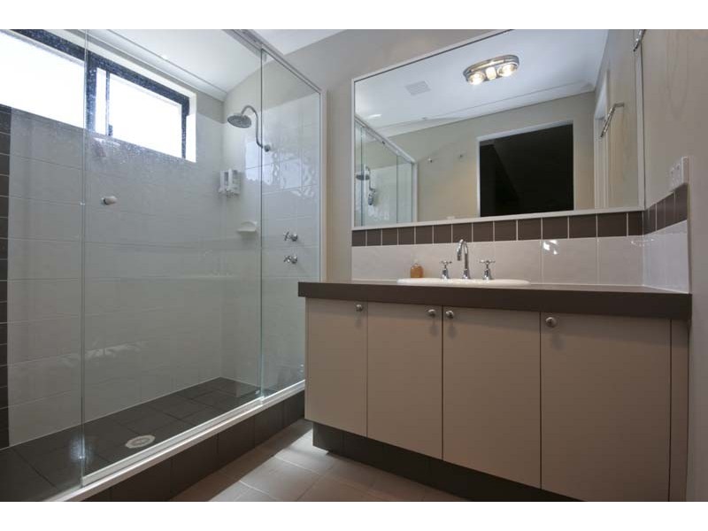 21 Plumwood Avenue, Hammond Park WA 6164