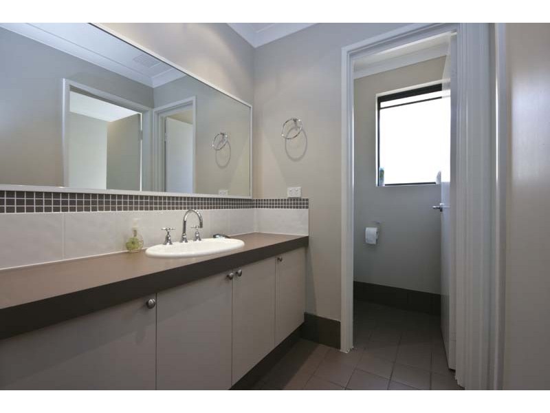 21 Plumwood Avenue, Hammond Park WA 6164