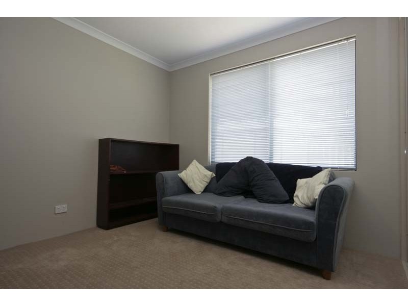 21 Plumwood Avenue, Hammond Park WA 6164