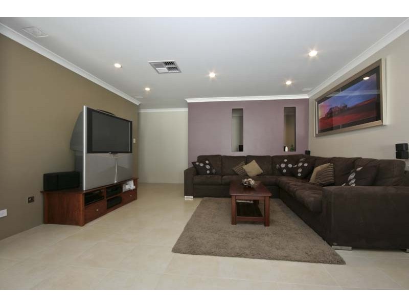 21 Plumwood Avenue, Hammond Park WA 6164